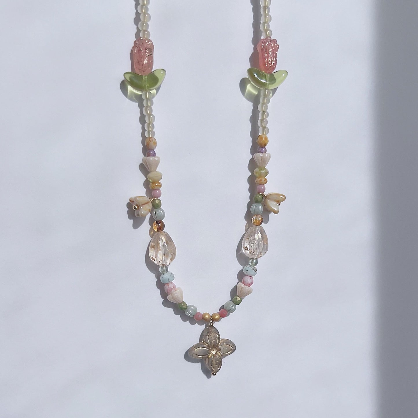 Freshwater pearl necklace with fruits